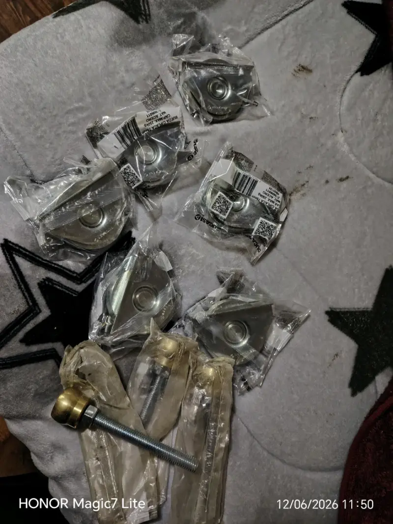 Juego de patas niveladoras metálicas y ruedas - 3