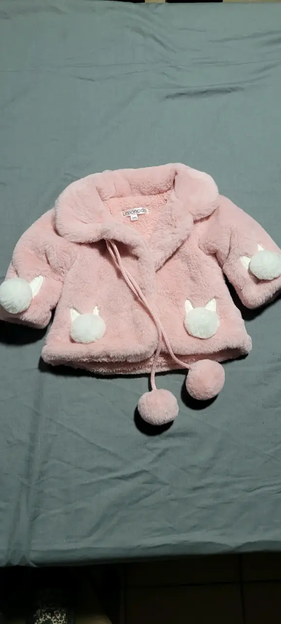 Abrigo bebé rosa con pompones - 1