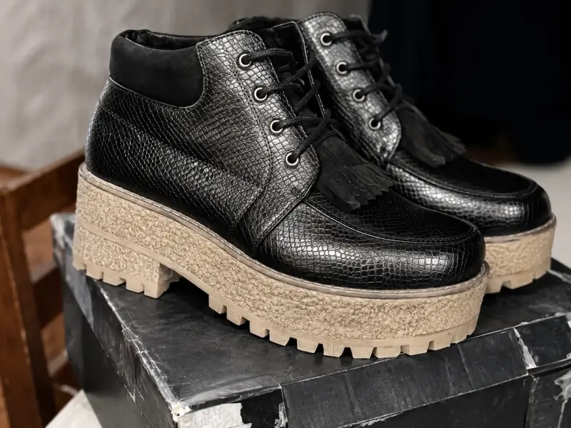 Botines negros con plataforma - 1