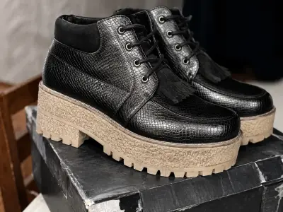 Botines negros con plataforma - miniatura 1