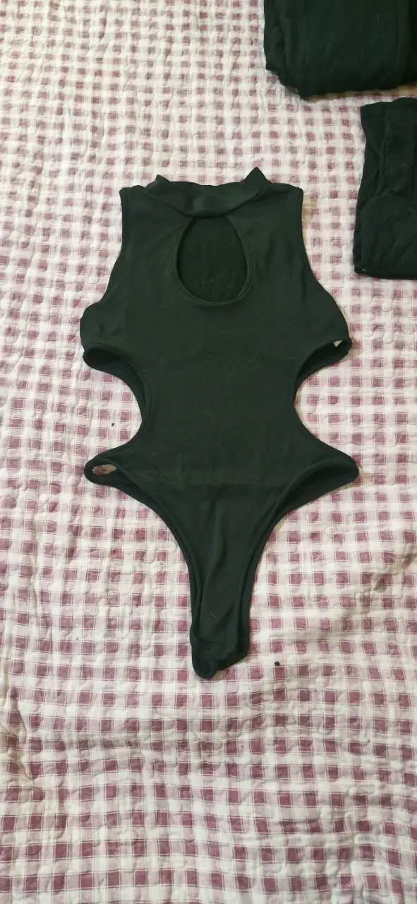 Body negro de corte moderno