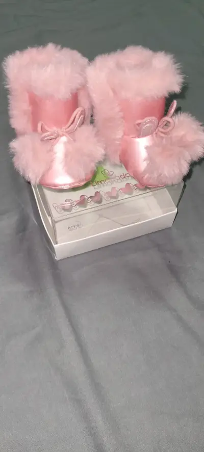 Zapatos de bebé rosas con peluche - miniatura 1