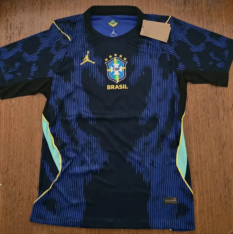 Camiseta Brasil 2026 talla M (apretada) - 2