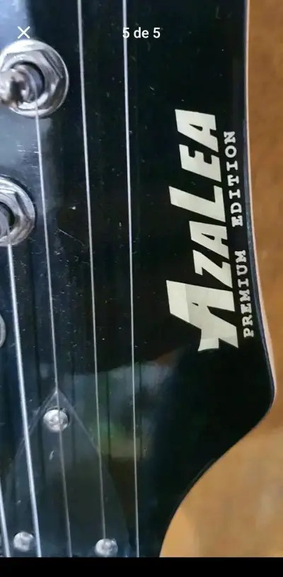 Guitarra eléctrica con funda - miniatura 3