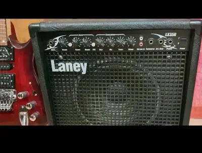 Guitarra eléctrica con funda - miniatura 4