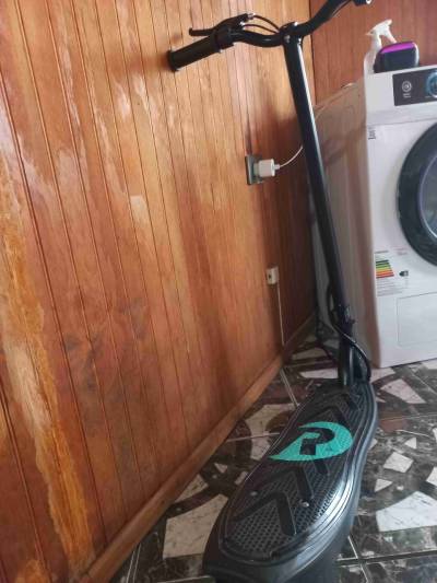 Scooter RADOST negro - miniatura 4
