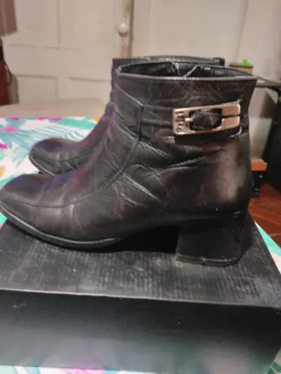 Botines de cuero negros con hebilla - miniatura 1