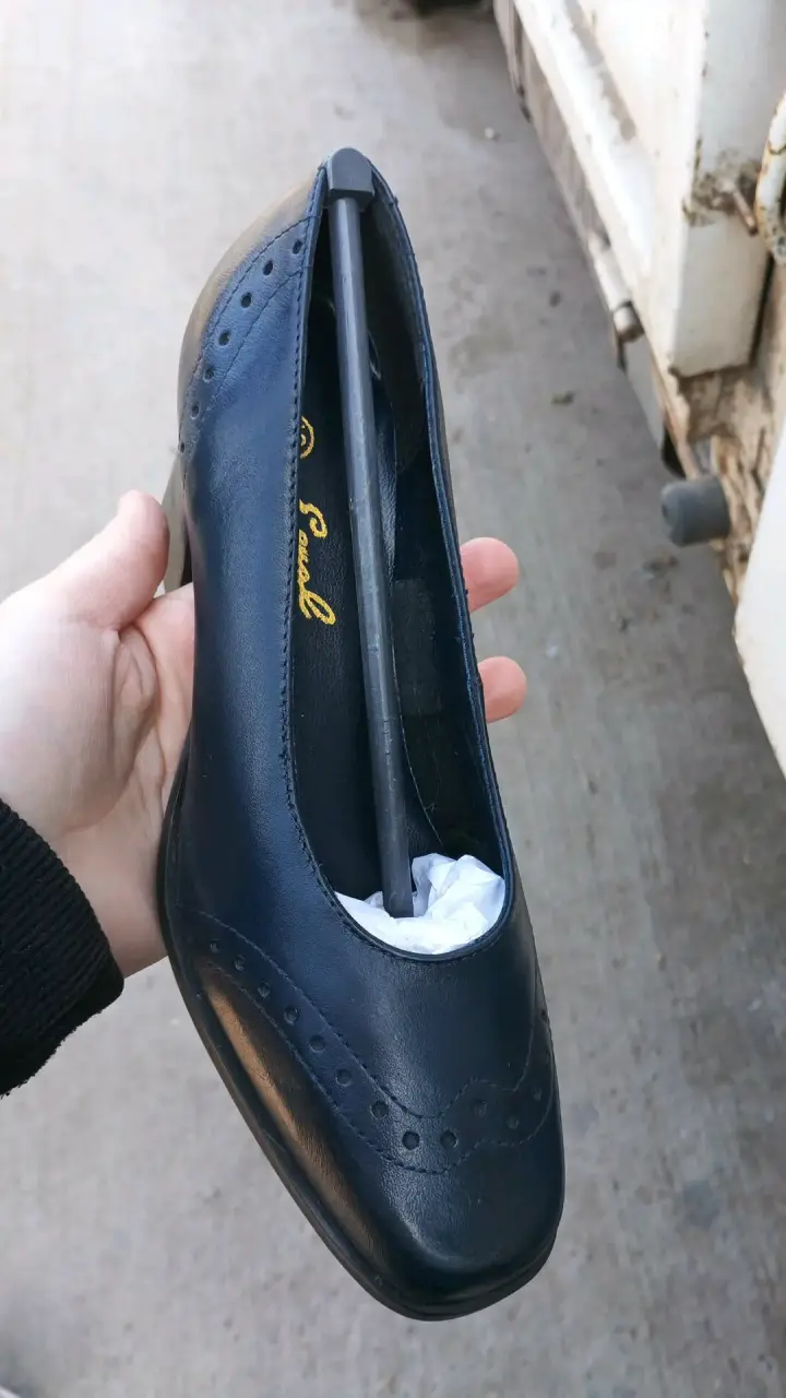 Zapatos de tacón negro y marrón - 2
