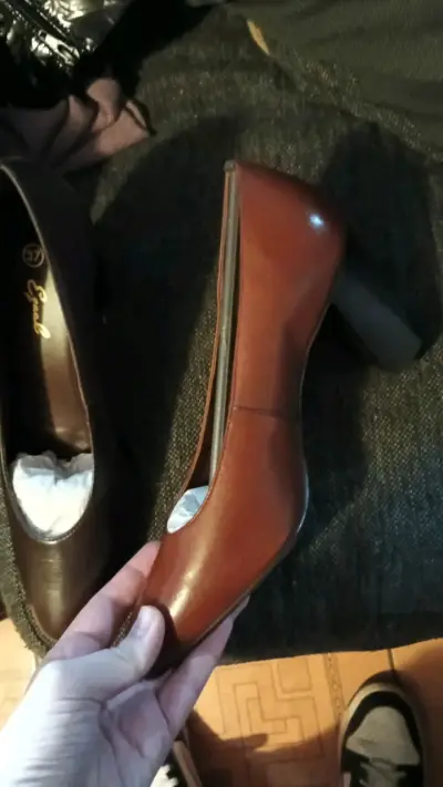 Zapatos de tacón negro y marrón - miniatura 3