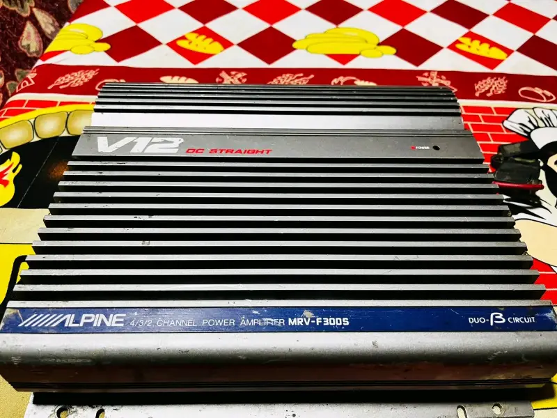 Amplificador Alpine V12 - 2