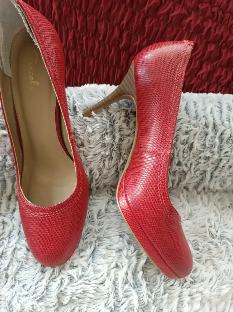 Zapatos rojos de tacón alto - 2