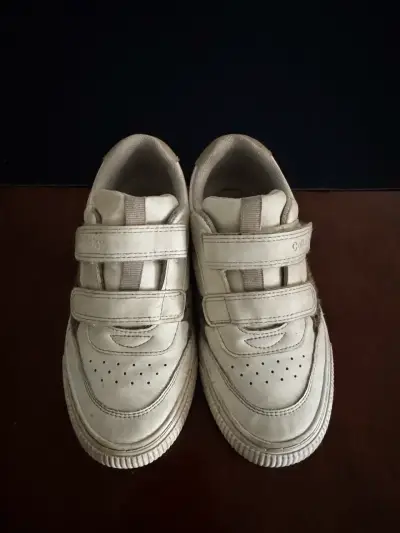 Zapatillas blancas con velcro - miniatura 2