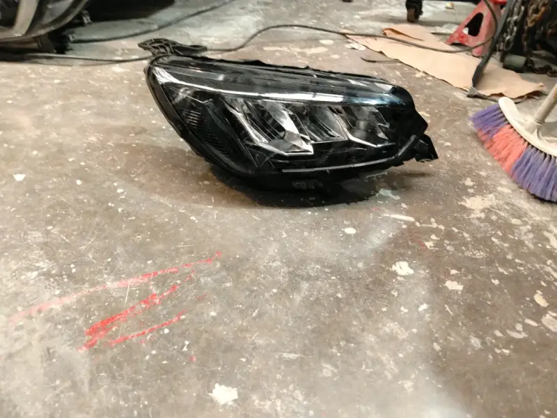 Foco delantero de peugeot