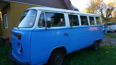 Combi Volkswagen azul retro - miniatura 5