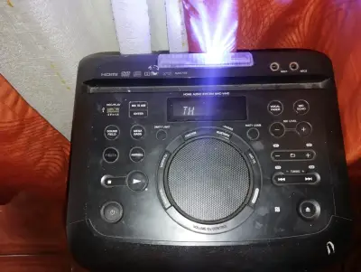 Torre de sonido Sony con luces - miniatura 3