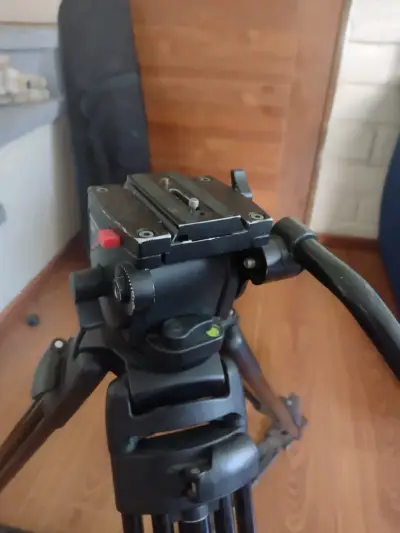 Trípode Manfrotto de video y fotografía - miniatura 4
