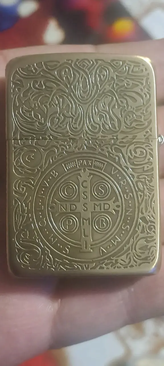 Encendedor tipo Zippo dorado decorativo - 2