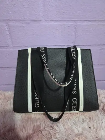 Cartera Guess negra con correas - miniatura 2