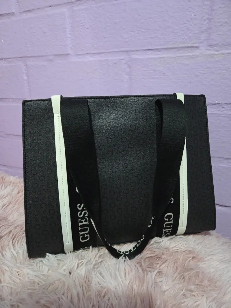 Cartera Guess negra con correas - 4
