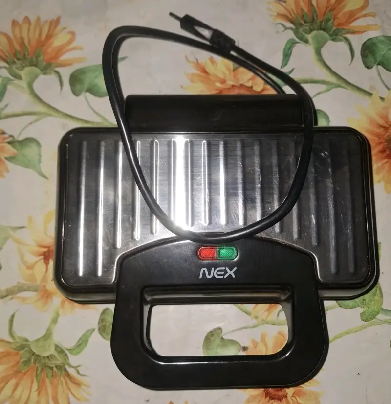 Parrilla eléctrica Nex compacta
