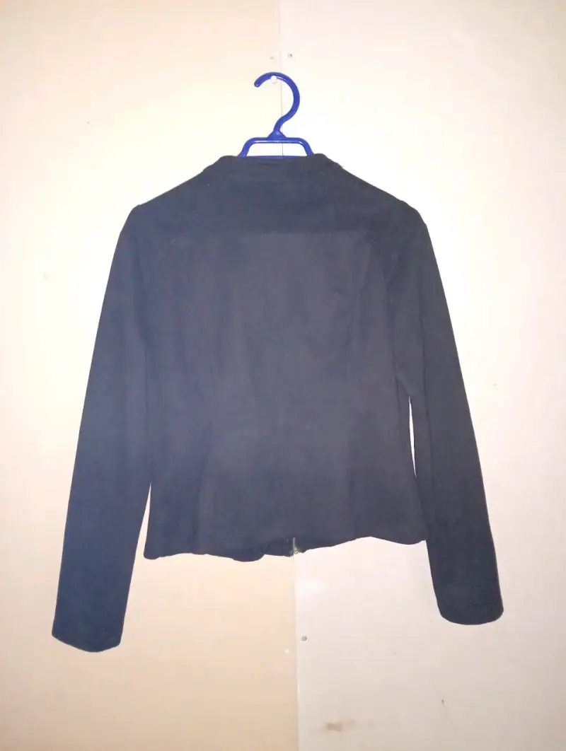 Chaqueta negra con cierre - 2