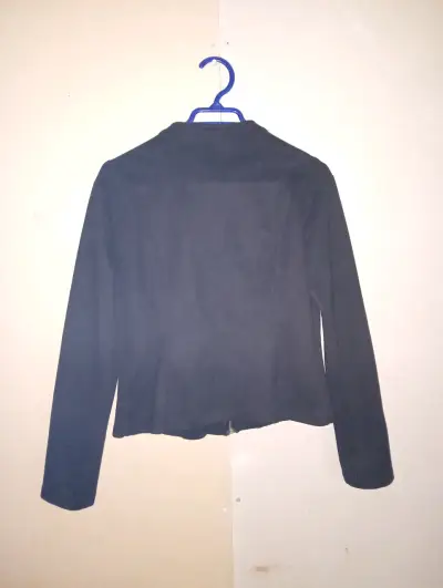 Chaqueta negra con cierre - miniatura 2