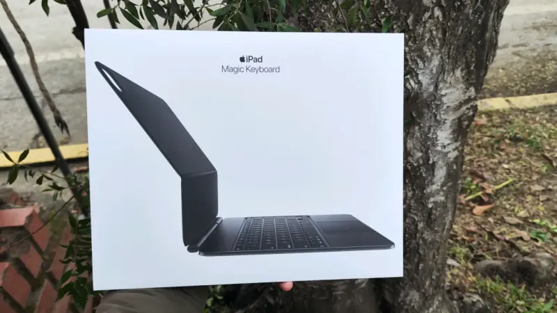 Apple iPad Magic Keyboard - 1