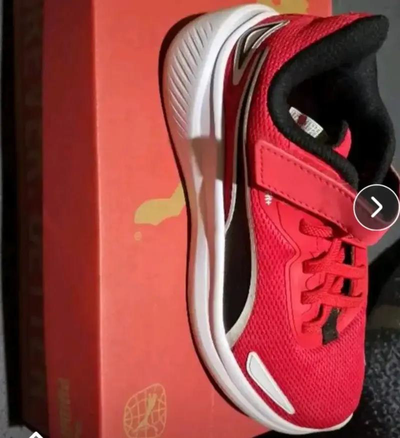Zapatillas deportivas rojas para niño