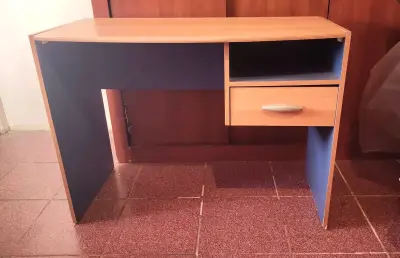 Escritorio de madera compacta - miniatura 2