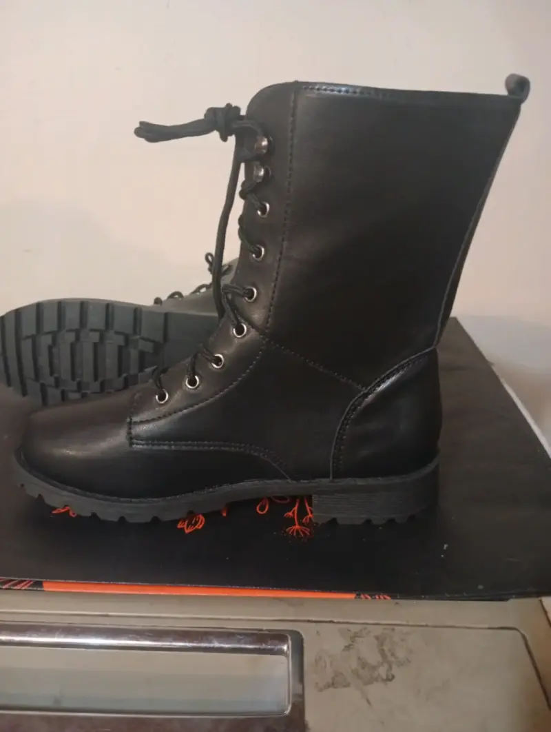 Botas negras de cuero - 2