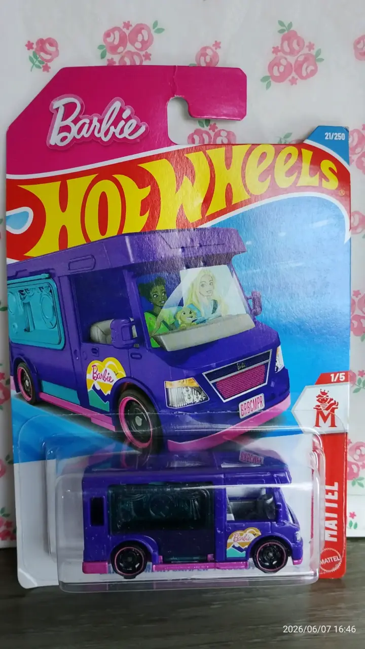 Camioneta Barbie y monster high Hot Wheels - 3