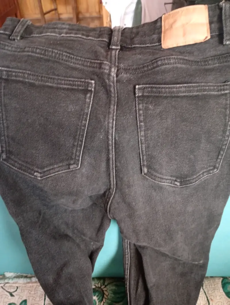 Parka negra con capucha de pelo - 6