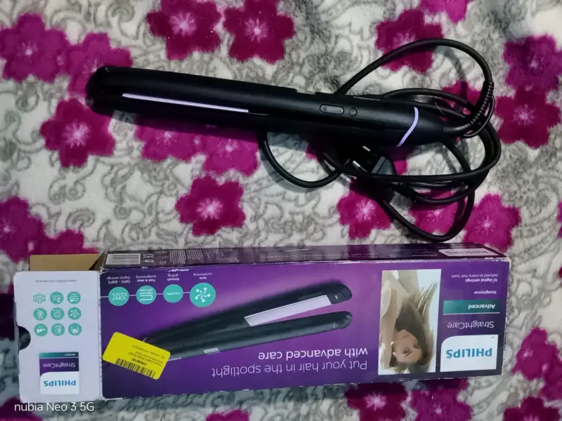 Plancha de pelo Philips negra y onduladora - 1
