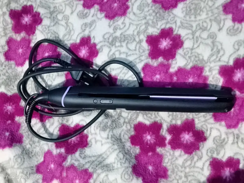 Plancha de pelo Philips negra y onduladora - 4