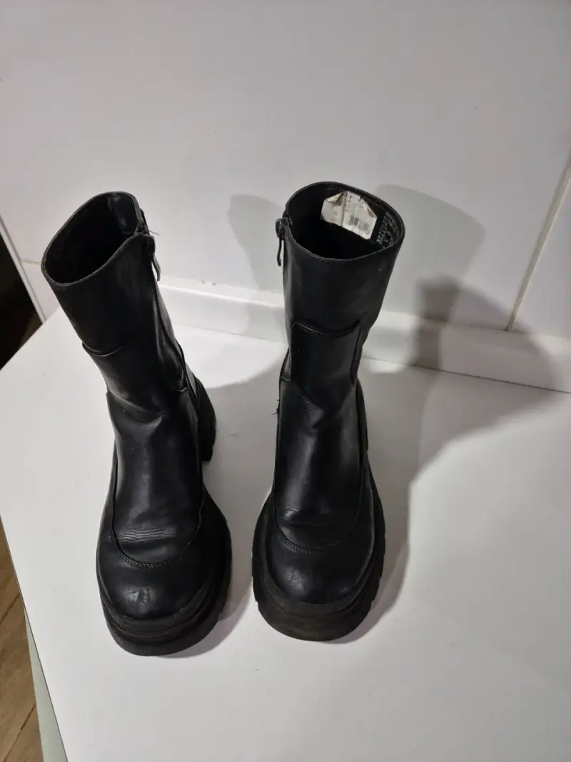 Botas negras de cuero - 1