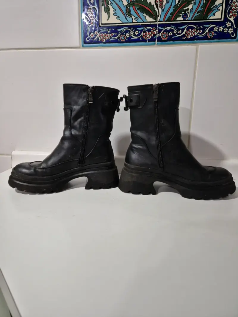 Botas negras de cuero - 2