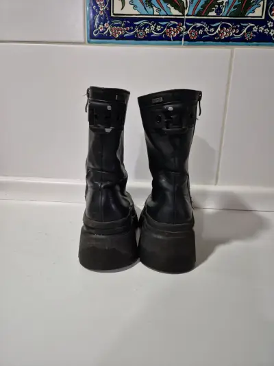 Botas negras de cuero - miniatura 5