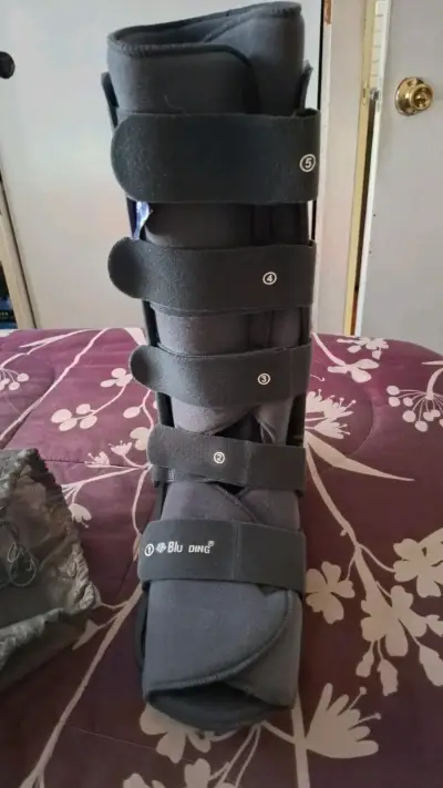 Bota ortopédica ajustable - miniatura 1