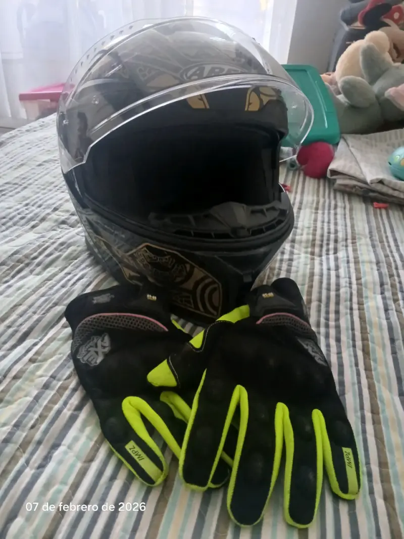 Casco y guantes de moto - 3