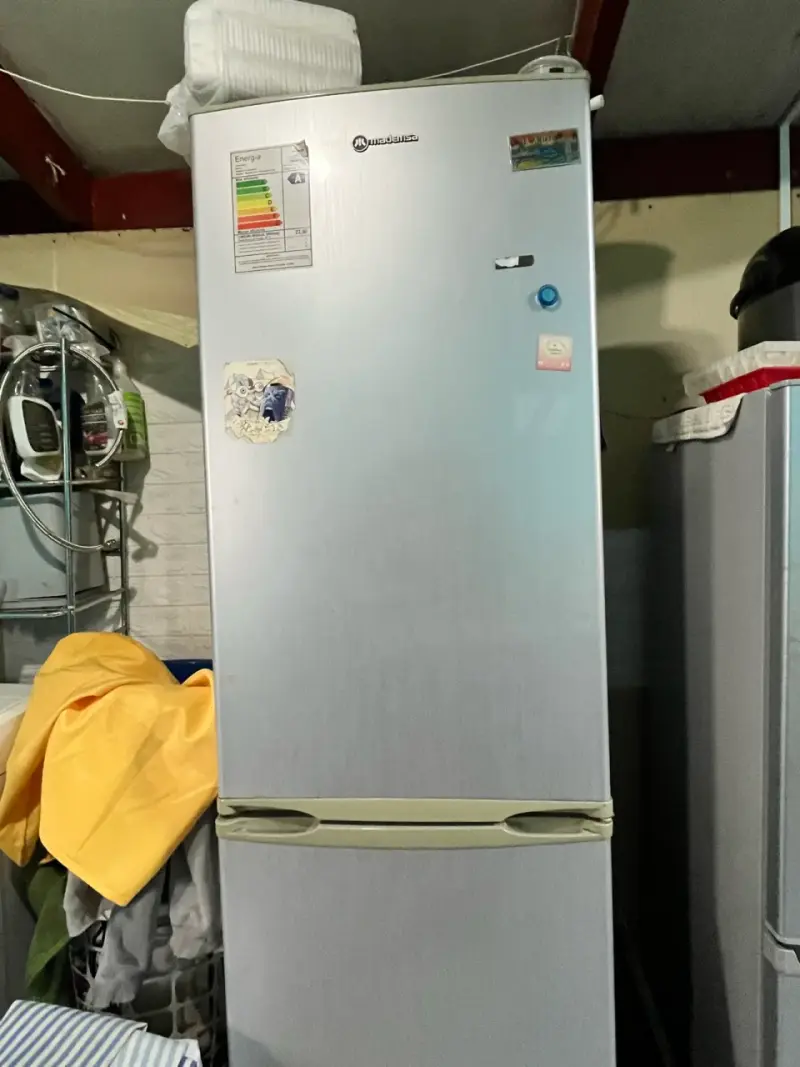 Refrigerador con puerta desmontada - 4