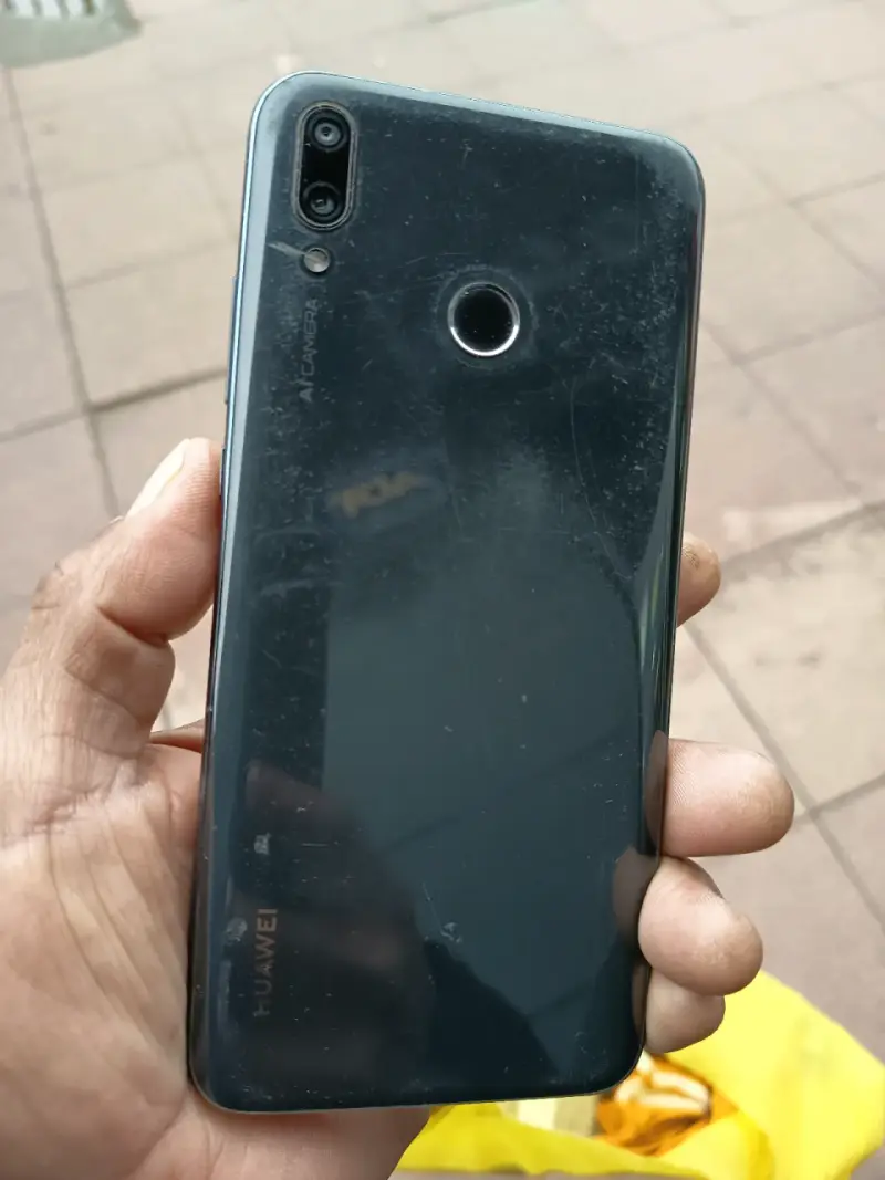Teléfono Huawei usado - 1