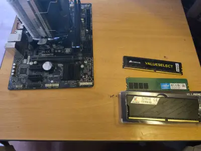 Placa madre Gigabyte y RAM - miniatura 1