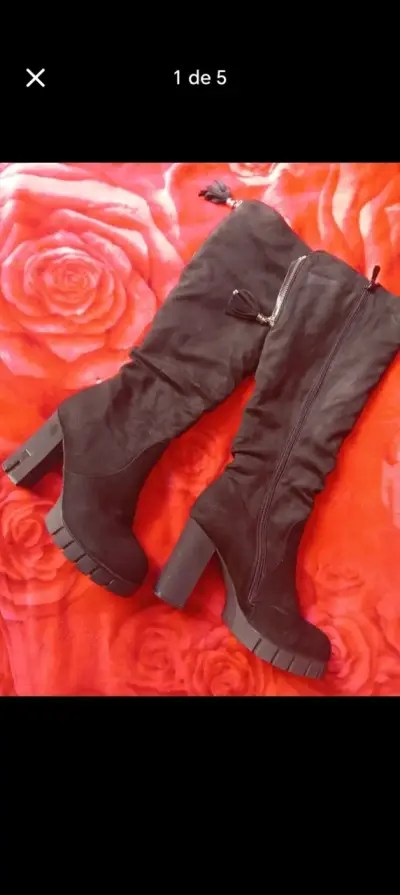 Botas negras de tacón alto - miniatura 1