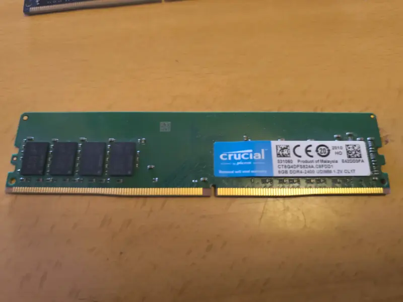 Placa madre Gigabyte y RAM - 4