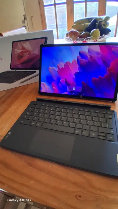 Tablet Lenovo Tab P12 con teclado - miniatura 2