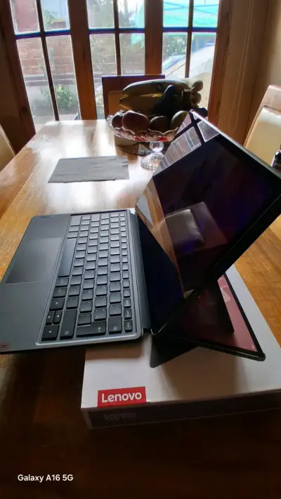 Tablet Lenovo Tab P12 con teclado - miniatura 4