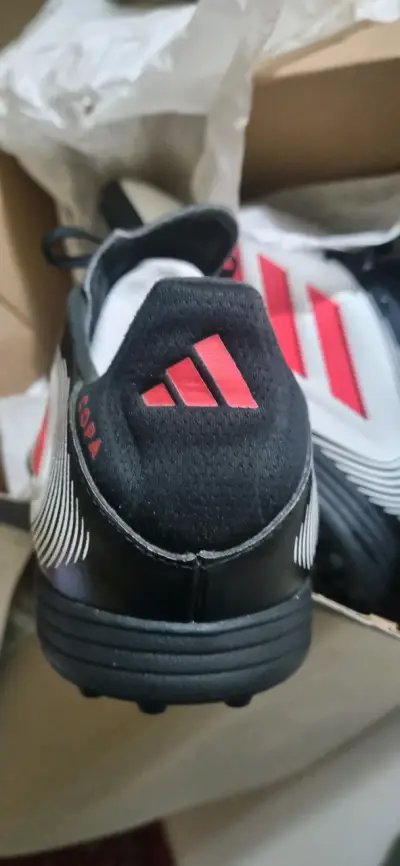 Zapatillas deportivas blancas y negras - miniatura 4