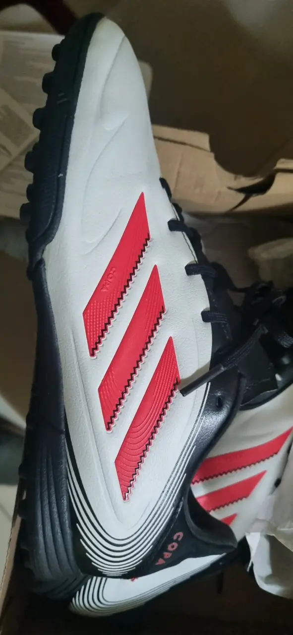 Zapatillas deportivas blancas y negras - 5