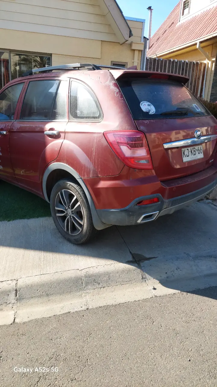 Auto rojo usado - 2
