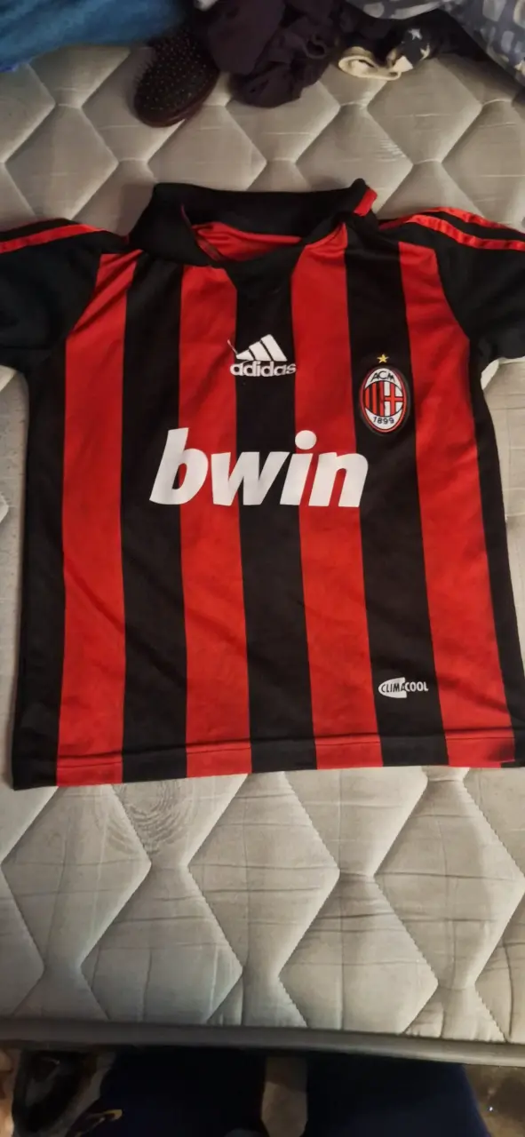 Camiseta AC Milan roja y negra